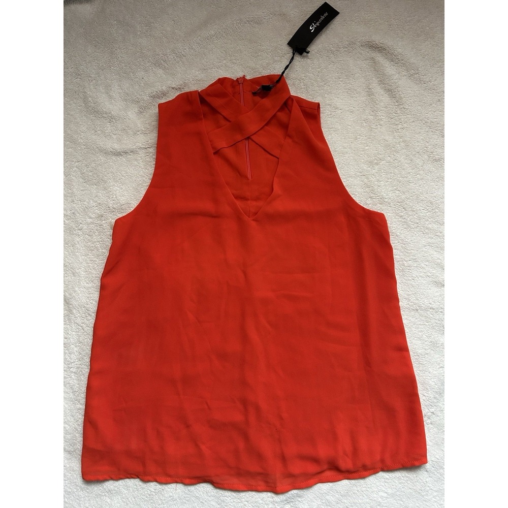 NWT Shinestar Tank Top with criss cross at the collar and zipper detail. Sz s